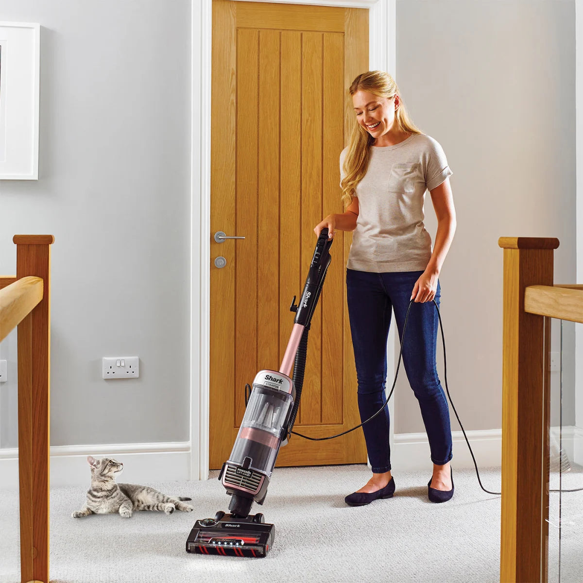 Shark Stratos Pet Pro Anti Hair Wrap Plus Anti-Odour Upright Vacuum [NZ860UKT]